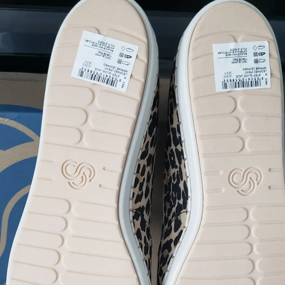 NWT: Clarks Women's Step Glow Jade Loafer Flat, Leopard Print  Size 9W - Picture 7 of 9